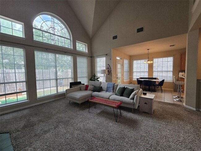 10620 Chestnut Ridge Rd in Austin, TX - Building Photo - Building Photo