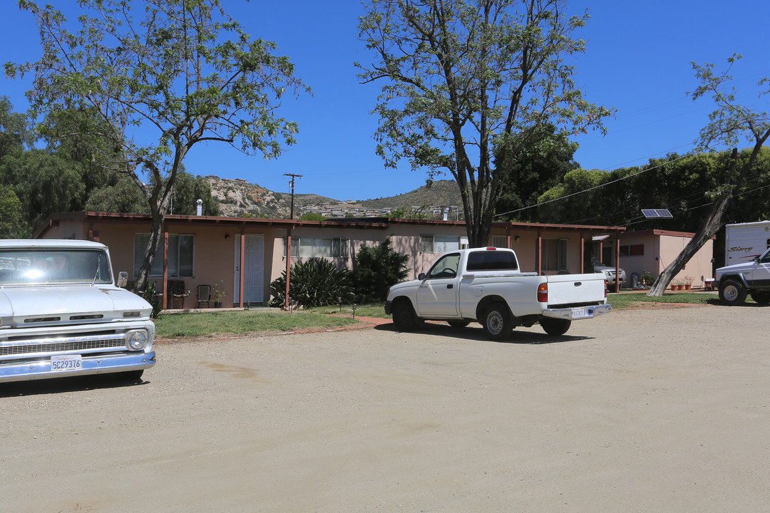 1285 Tuttle Ln in El Cajon, CA - Building Photo