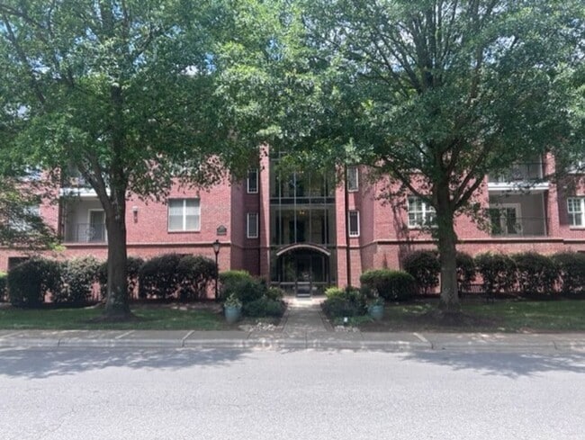 property at 725 Magnolia Ave
