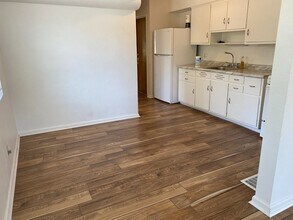 2170 W Schantz Ave, Unit 4 in Kettering, OH - Foto de edificio - Building Photo