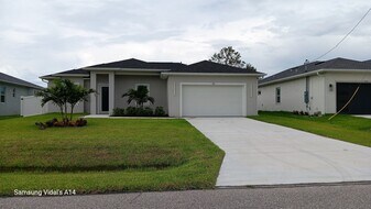 161 Antilla Dr in Rotonda West, FL - Building Photo
