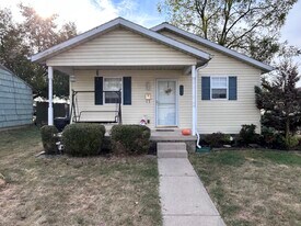 205 Ohio Ave W in Washington Court House, OH - Building Photo