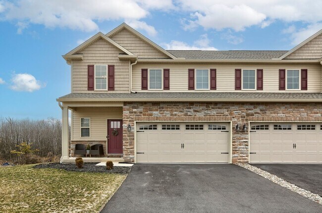 40 Crest View in Carlisle, PA - Building Photo - Building Photo