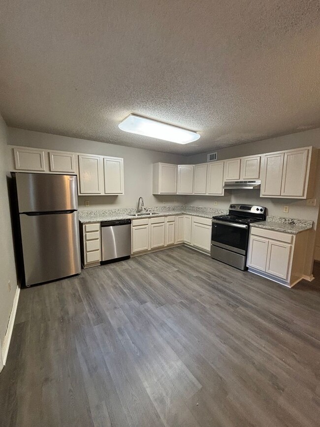 3320 N Detroit Ave-Unit -3320-2 in Russellville, AR - Building Photo - Building Photo