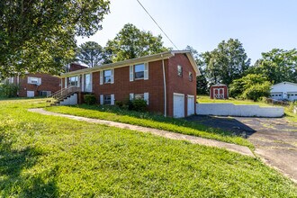 6633 Wachese Ln in Knoxville, TN - Building Photo - Building Photo