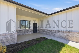 501 Elmwood St in Park City, KS - Foto de edificio - Building Photo