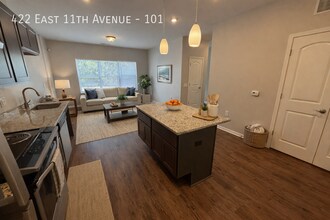 422 E 11th Ave in Columbus, OH - Foto de edificio - Building Photo