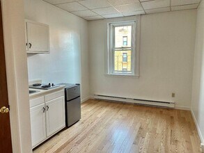849 Beacon St, Unit 8 in Boston, MA - Building Photo - Building Photo