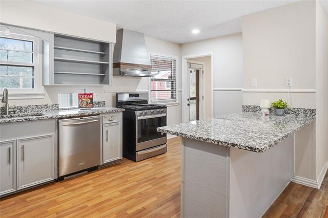 property at 2711 Santa Cruz Dr