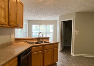 645 Crystal Spring Dr in Sanford, NC - Building Photo - Building Photo