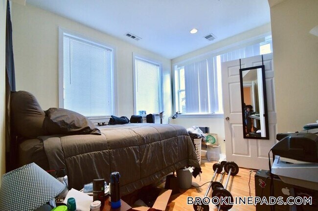 1801 Beacon St in Brookline, MA - Building Photo - Building Photo