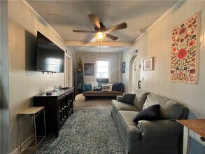 16 Vaughan Ave in Newport, RI - Foto de edificio - Building Photo