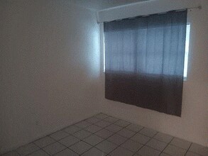 1541 NE 34th Ct in Oakland Park, FL - Building Photo - Building Photo