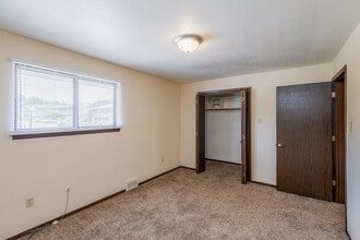Briarwood Townhomes in Latrobe, PA - Building Photo - Interior Photo