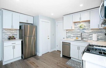 14 Brinley St in Newport, RI - Building Photo - Building Photo
