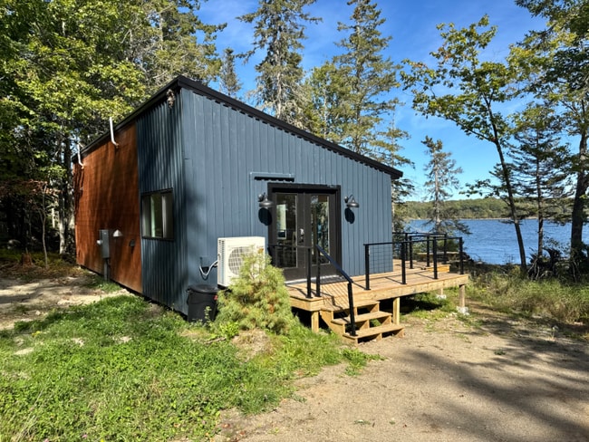 property at 5 West Dr