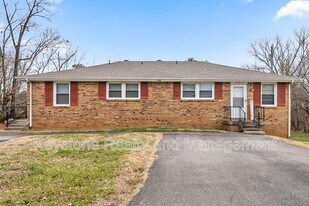 1600 Paradise Hill Rd in Clarksville, TN - Building Photo