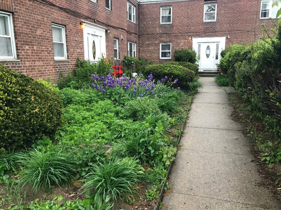 20-15 Parsons Blvd, Unit 1 in Queens, NY - Foto de edificio