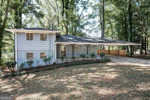 3823 Kingswood Dr in Decatur, GA - Building Photo