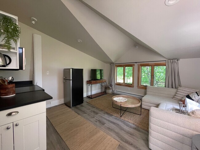 12 Evans Rd in Madbury, NH - Building Photo - Building Photo