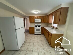 4752 N Menard Ave in Chicago, IL - Building Photo - Building Photo