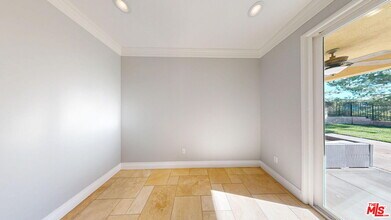 19320 Carranza Ln in Santa Clarita, CA - Building Photo - Building Photo