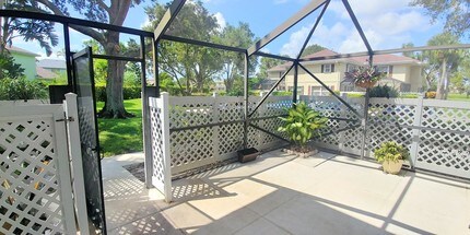 31 Clinton Ct-Unit -D in Royal Palm Beach, FL - Building Photo - Building Photo