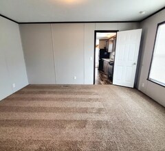 9792 Spinnaker Dr in Ira, MI - Foto de edificio - Building Photo