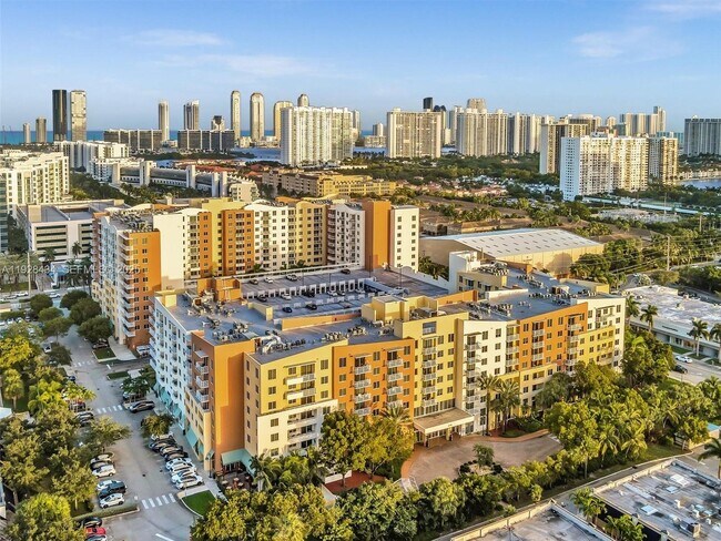 18800 NE 29th Ave, Unit 822 in Miami, FL - Building Photo - Building Photo