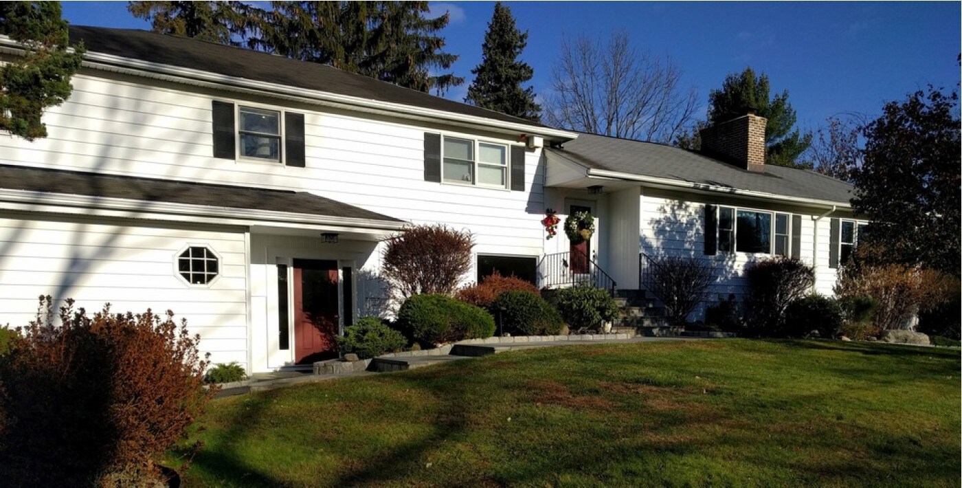 2307 Hawthorne Dr in Yorktown Heights, NY - Foto de edificio