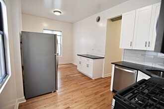 732 W. Grace / 3803-3809 N. Broadway in Chicago, IL - Foto de edificio - Interior Photo