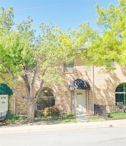 422 W Oak St in Weatherford, TX - Building Photo