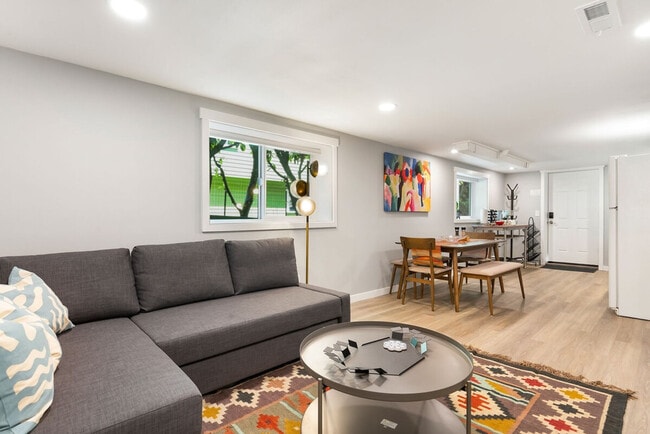 4042 1st Ave NE in Seattle, WA - Foto de edificio - Building Photo