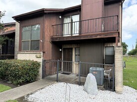 62 Evanston St in Houston, TX - Building Photo
