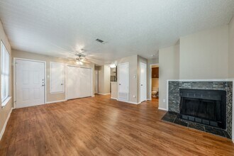 6511 Melrose Trail, Unit 6103-B in Austin, TX - Foto de edificio - Building Photo