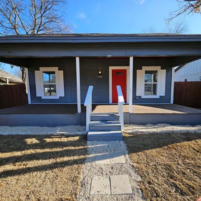 1509 W Collin St
