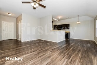 1821 Ridgecrest Dr in Terrell, TX - Foto de edificio - Building Photo