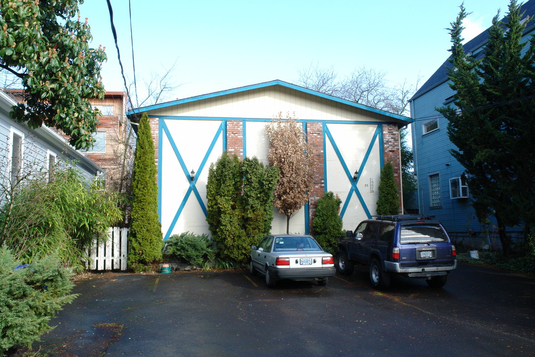 2521-2529 NW Savier St in Portland, OR - Building Photo