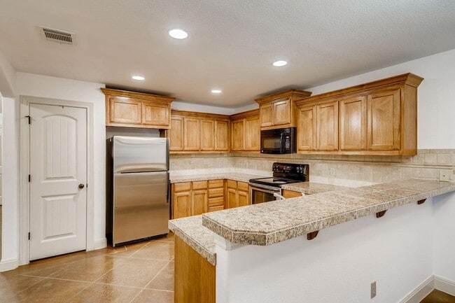 300 Venture Blvd S in Point Venture, TX - Foto de edificio - Building Photo