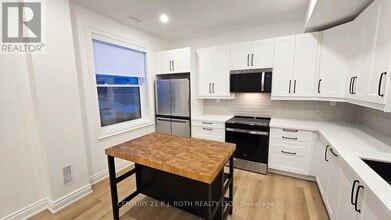 42 Calverley St in Orillia, ON - Building Photo - Building Photo