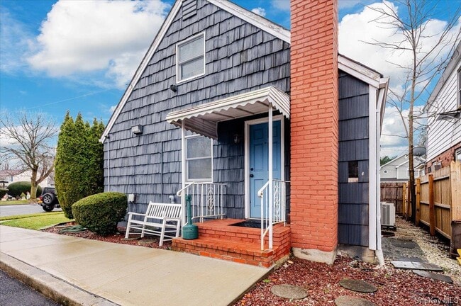 150 Park Ave in Hicksville, NY - Building Photo - Building Photo