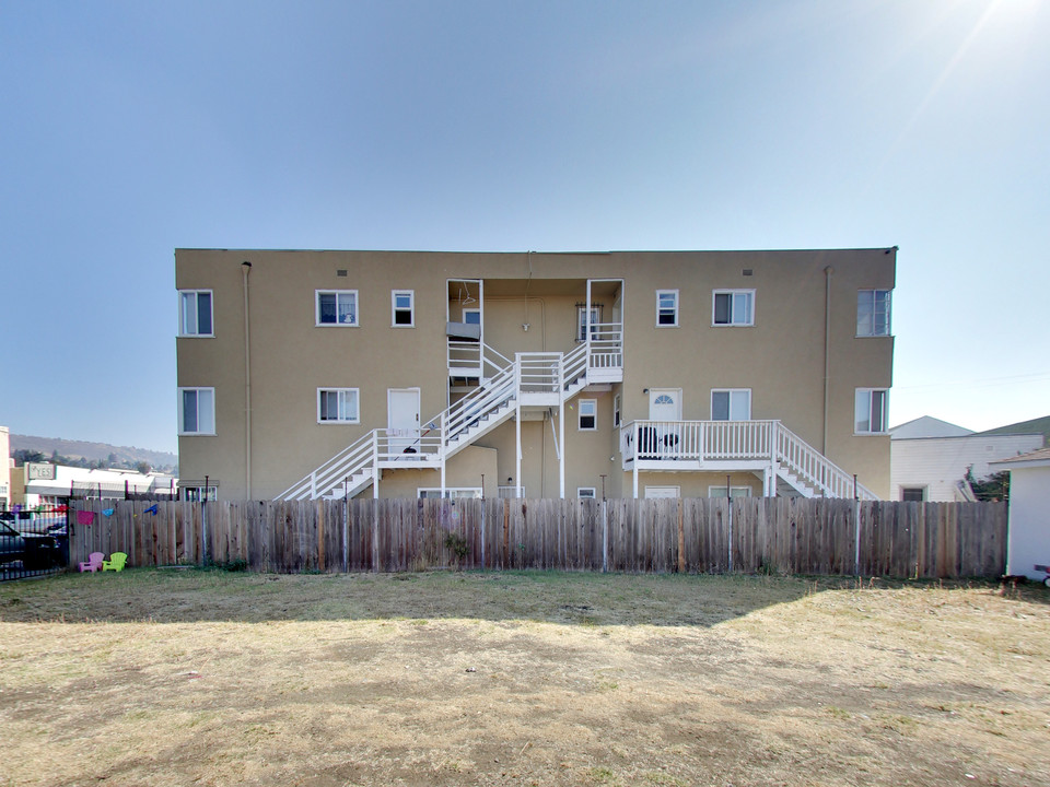 6619-6625 Bancroft Ave in Oakland, CA - Building Photo