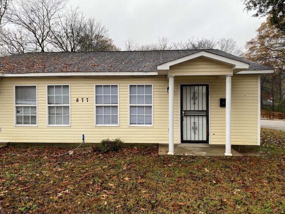877 N Royal St, Unit B in Jackson, TN - Building Photo