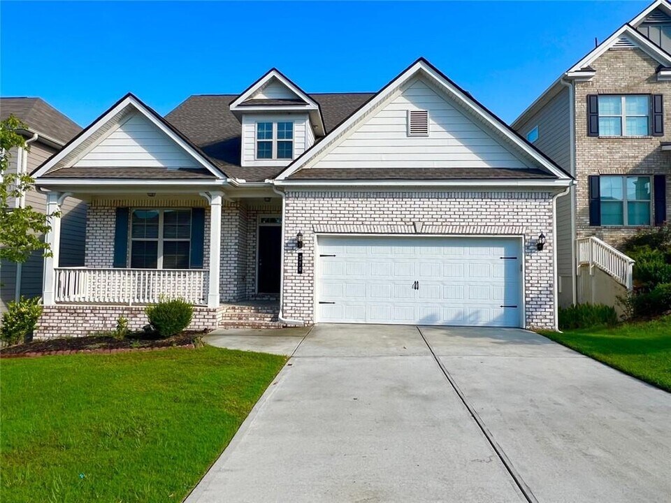 370 Broadmoor Dr in Braselton, GA - Building Photo