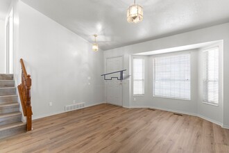 1239-71239 W 1800 N in Clinton, UT - Building Photo - Building Photo