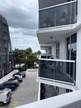 2401 Collins Ave in Miami Beach, FL - Building Photo - Building Photo