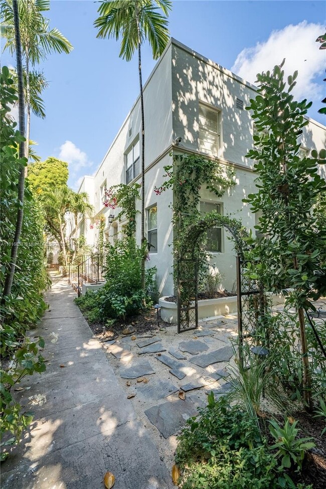 property at 726 Meridian Ave