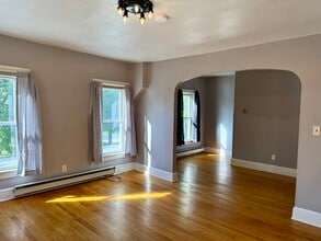 90 Oak St, Unit 2 in Plattsburgh, NY - Building Photo - Building Photo