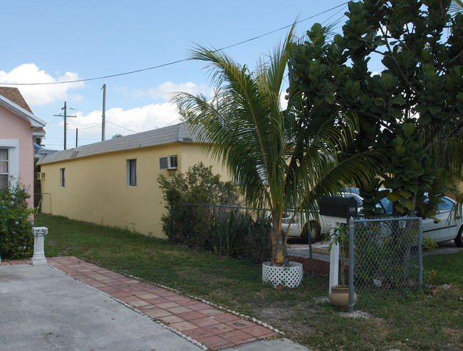 2131-2133 Lincoln St in Hollywood, FL - Foto de edificio - Building Photo