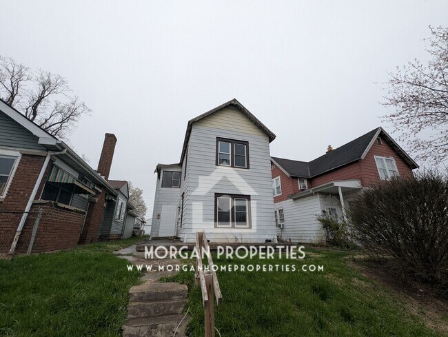 1712 Main St, Unit 2 in Anderson, IN - Foto de edificio - Building Photo
